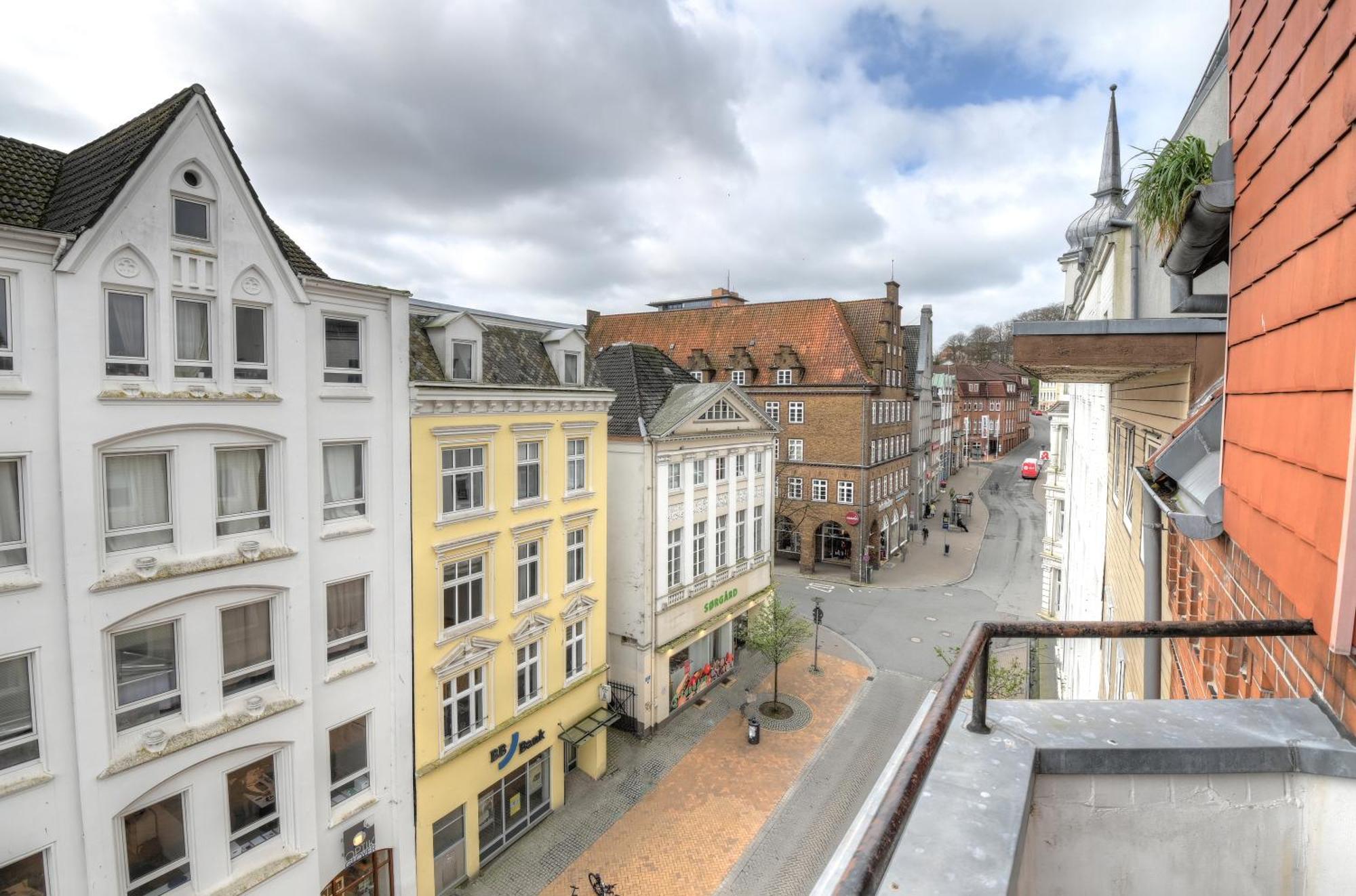 Mittendrin - Apartment Mit 2 Balkonen Sehr Zentral フレンスブルク エクステリア 写真